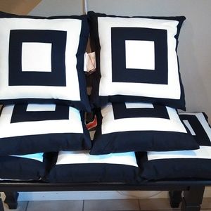 Outdoor throw pillows